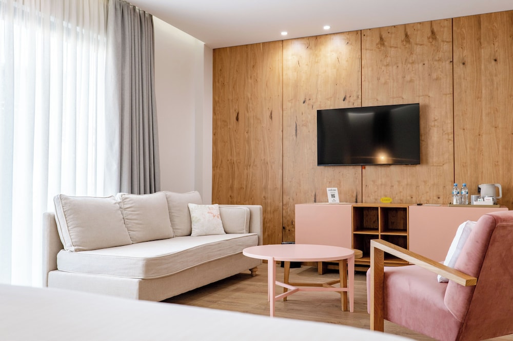 Glow Boutique Hotel & Suites 35/50