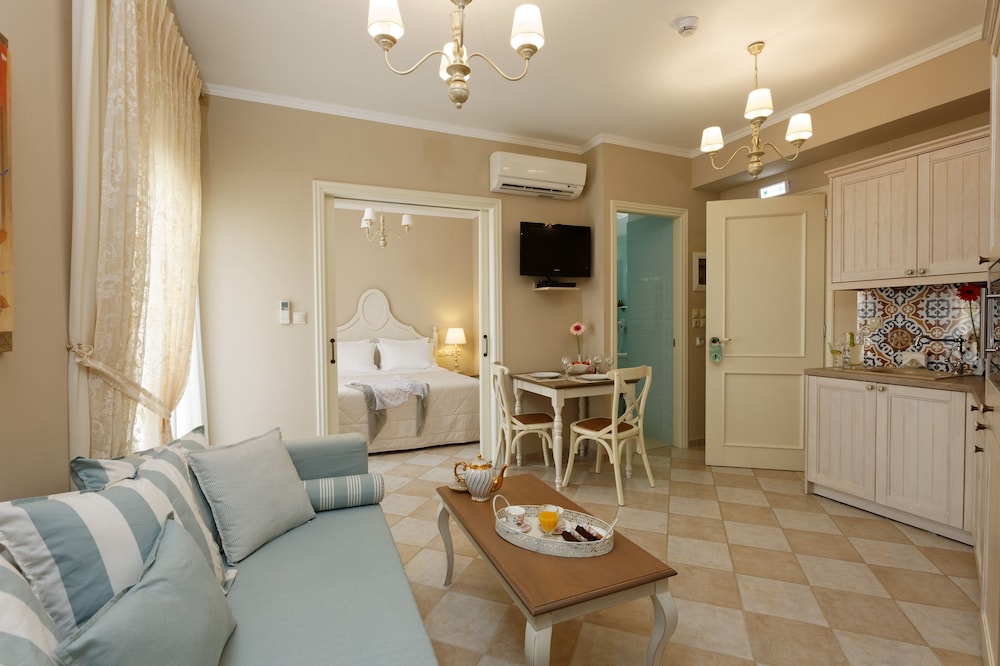 Ionia Suites 20/40