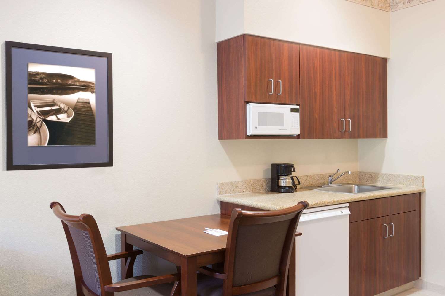 Hawthorn Suites by Wyndham Rancho Cordova/Folsom 8/11