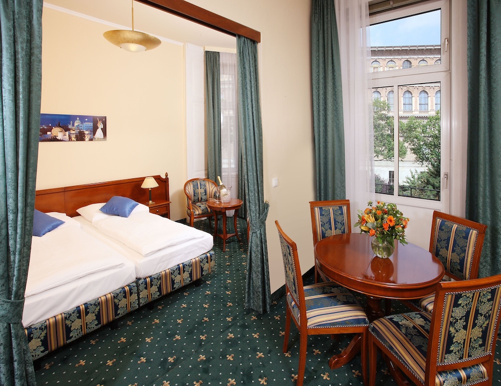 شقة بسريرين منفصلين مع أريكة، Hotel Secession an der Oper 5/8