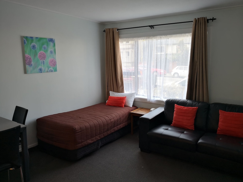 Owens Motel 44/63