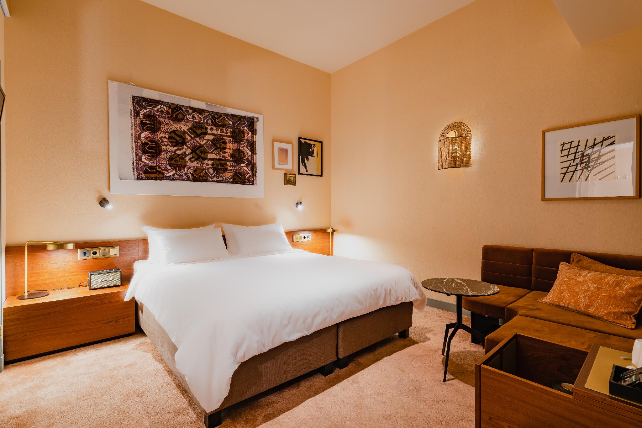 Interior, Double and Twin Beds, Hotel Mercier 2/2