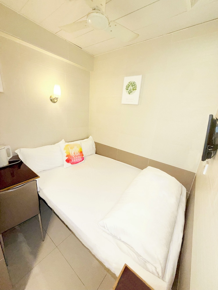 Apple Hostel 9/50