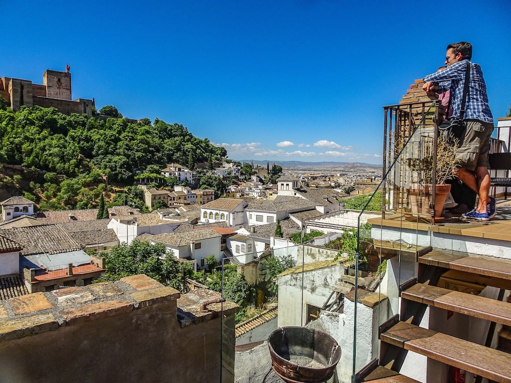 Apartamentos Alhambra 70/75