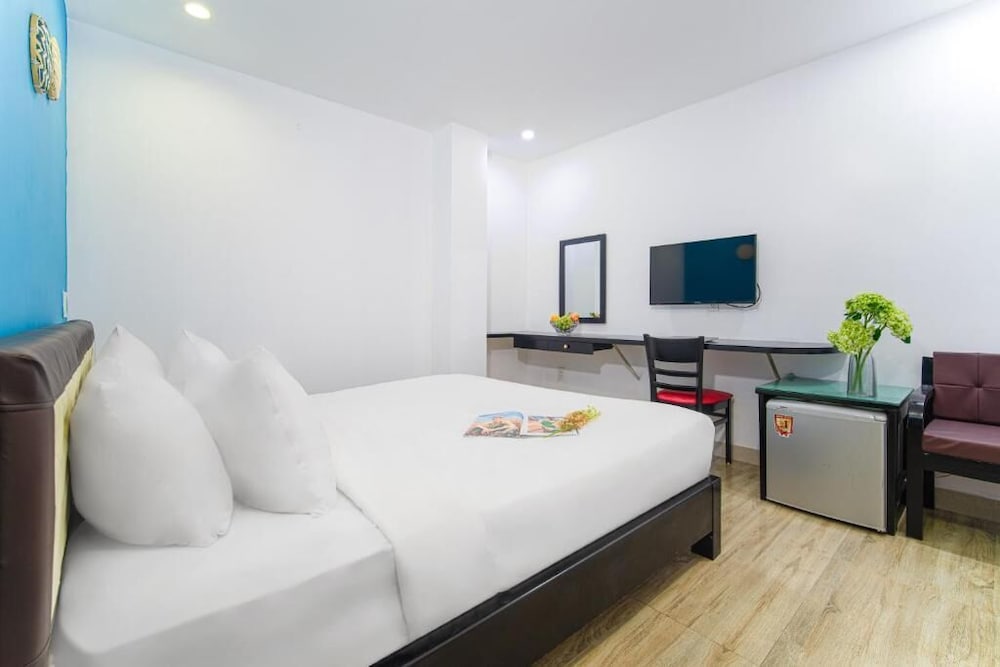 STANDARD, QUEEN BED