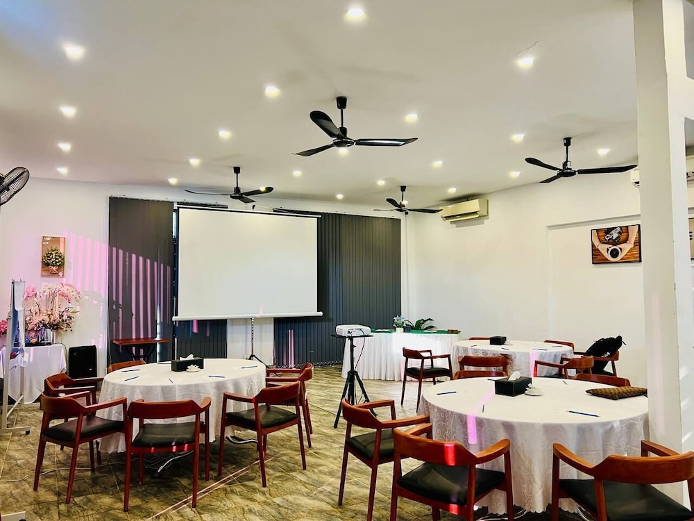 Sea Breeze Resort 34/50