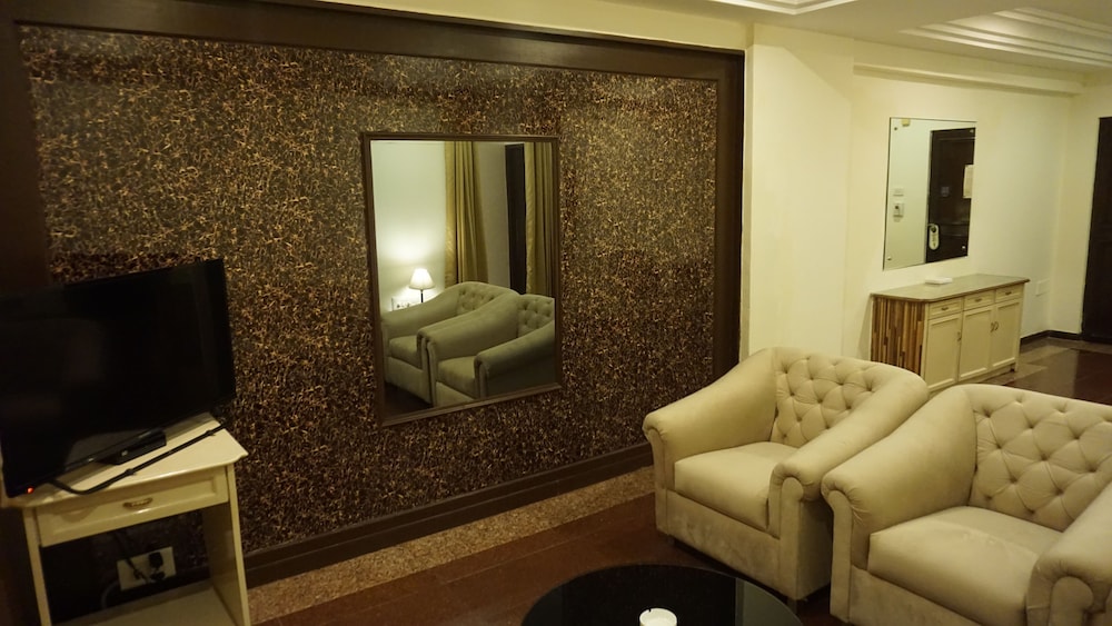 Hotel Poonja International 14/18