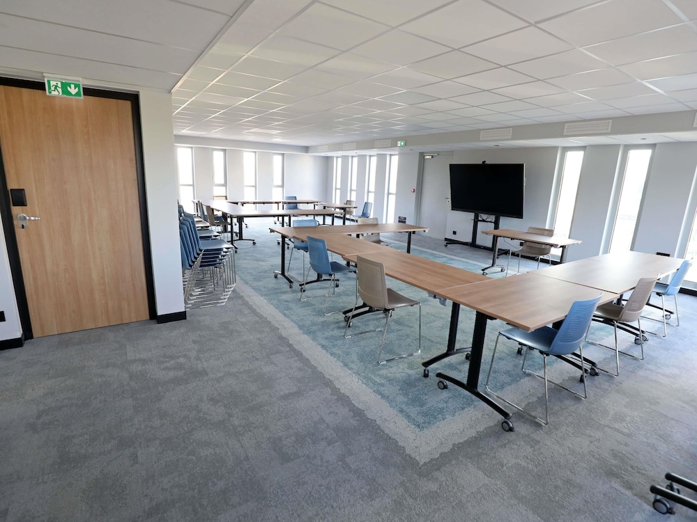 Ibis Bourgoin Jallieu Medipole 37/48