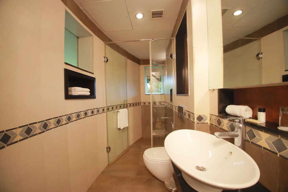 POETREE SAROVAR PORTICO 74/74