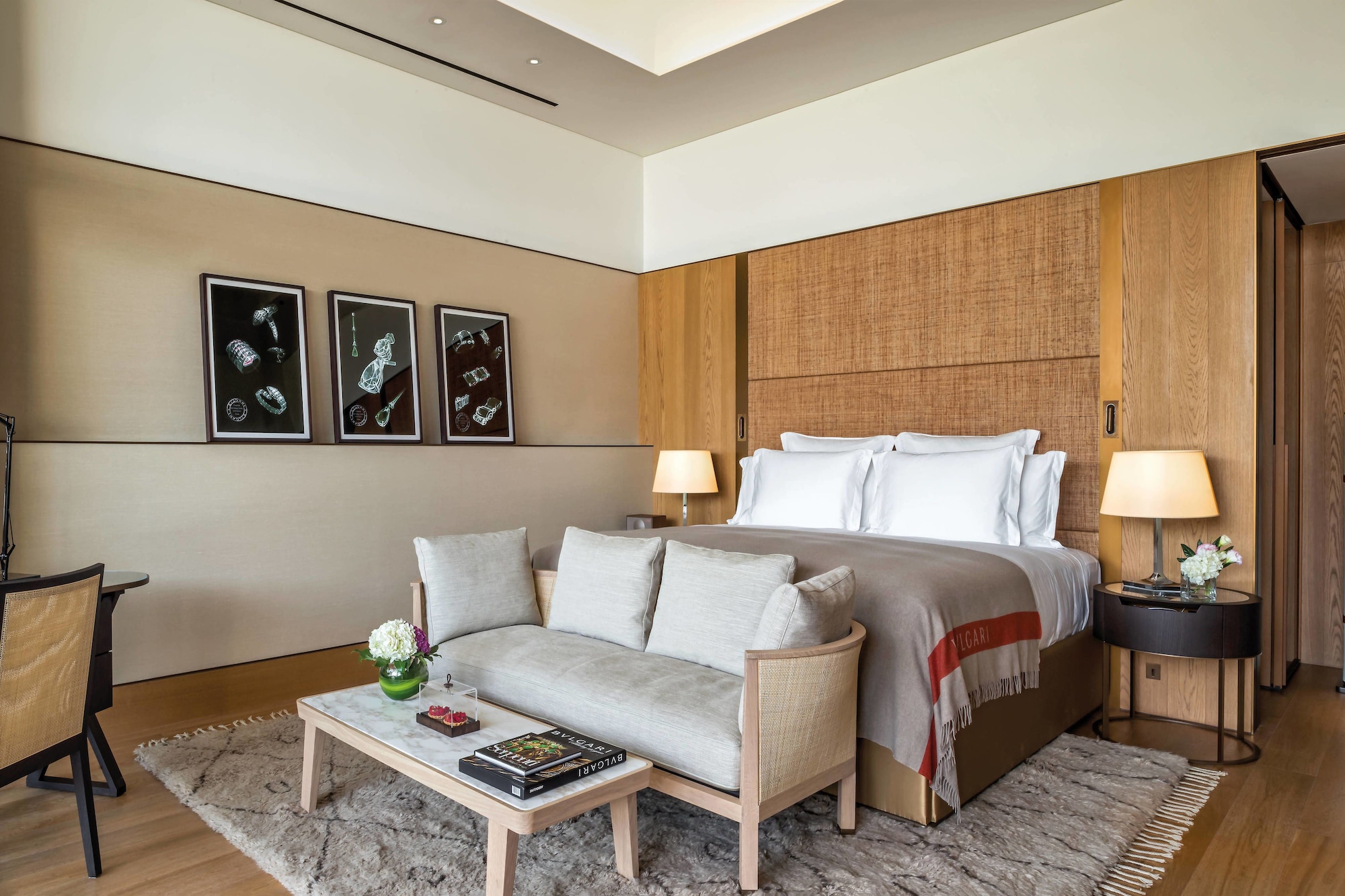 SUPERIOR, KING BED, BALCONY