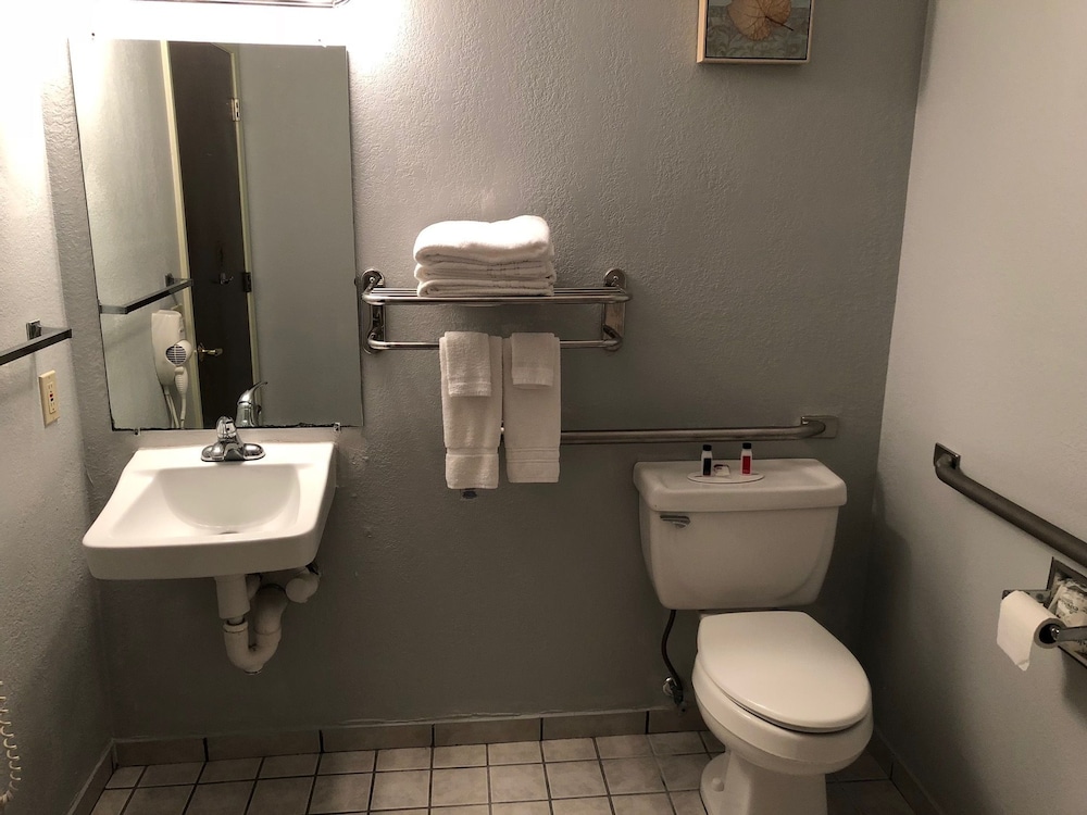 Super 8 By Wyndham Lake Charles Sulphur 20/56