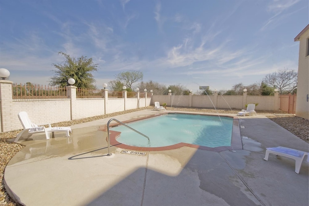 Americas Best Value Inn Suites Hempstead Prairie View 3/22