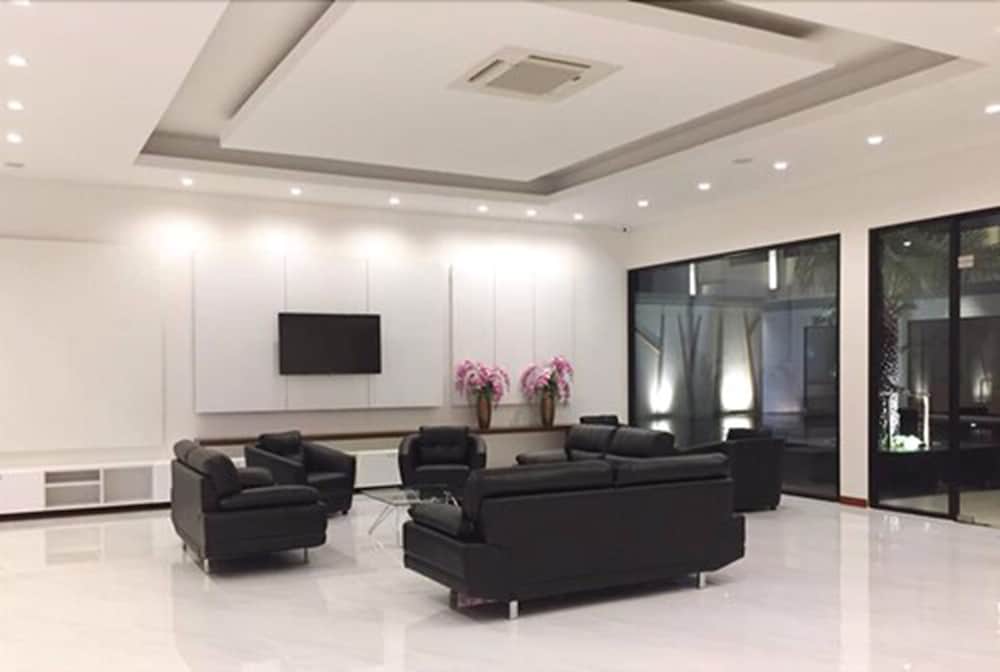 Orchid Riverview Hotel 38/41