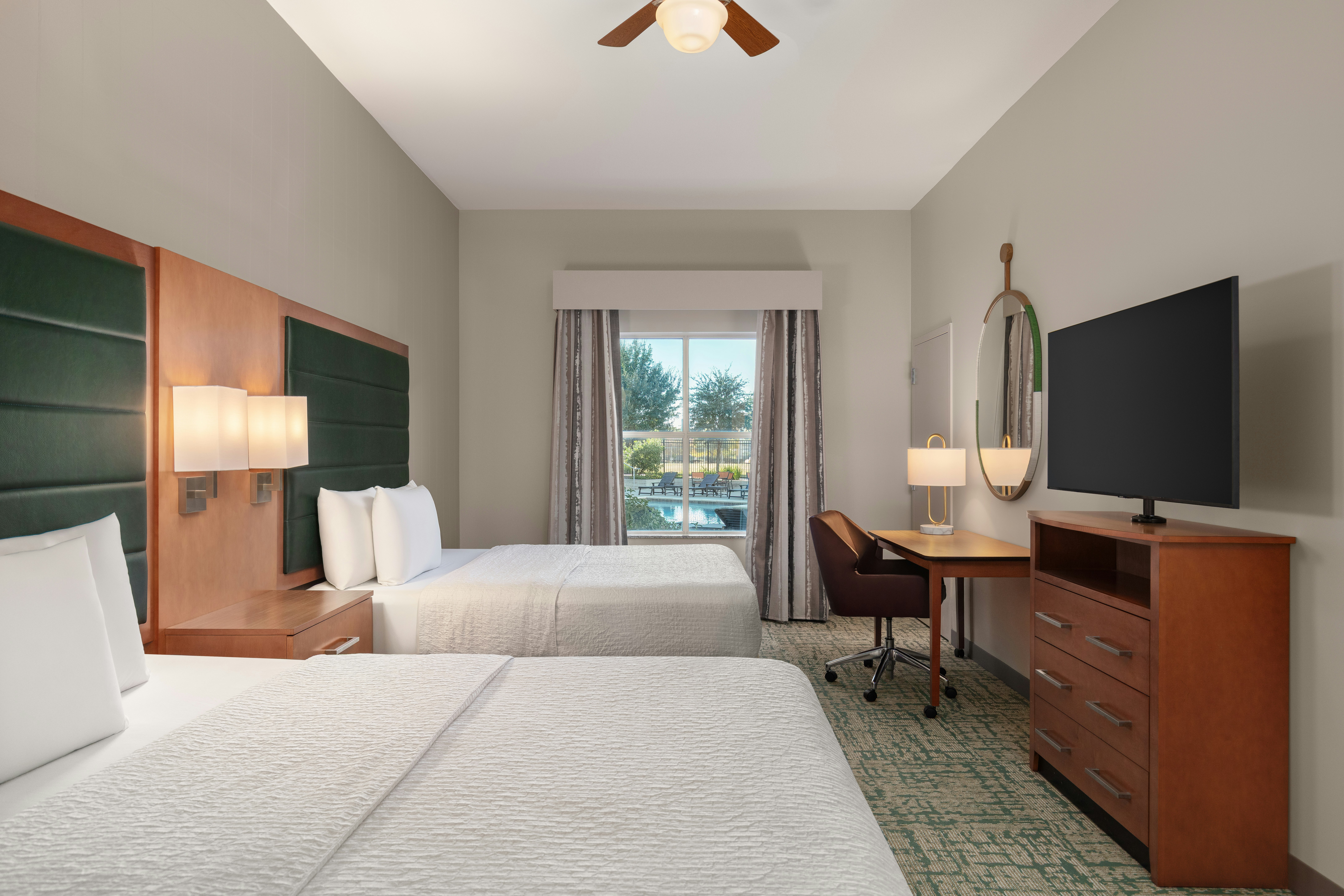 Suite, 2 Queen Beds, Accessible