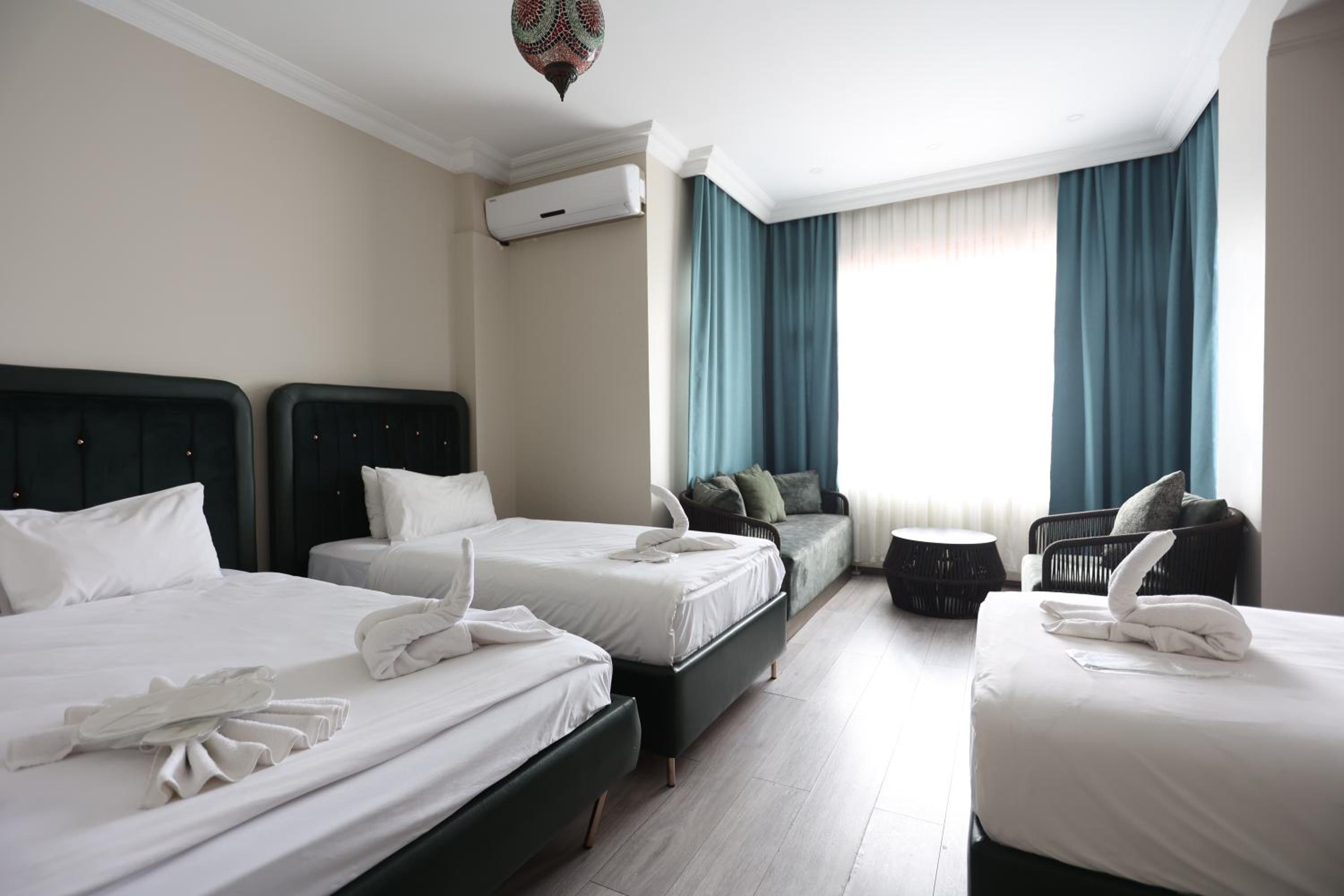 Room, Quadruple
