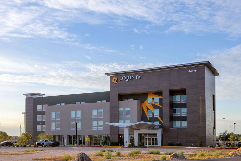 La Quinta Inn and Suites by Wyndham Maricopa Copper Sky 1/30