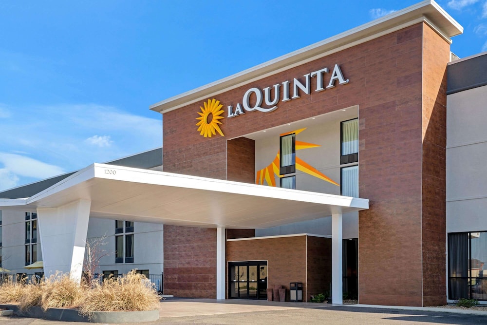 La Quinta Inn And Suites By Wyndham Columbus Ms 1/29
