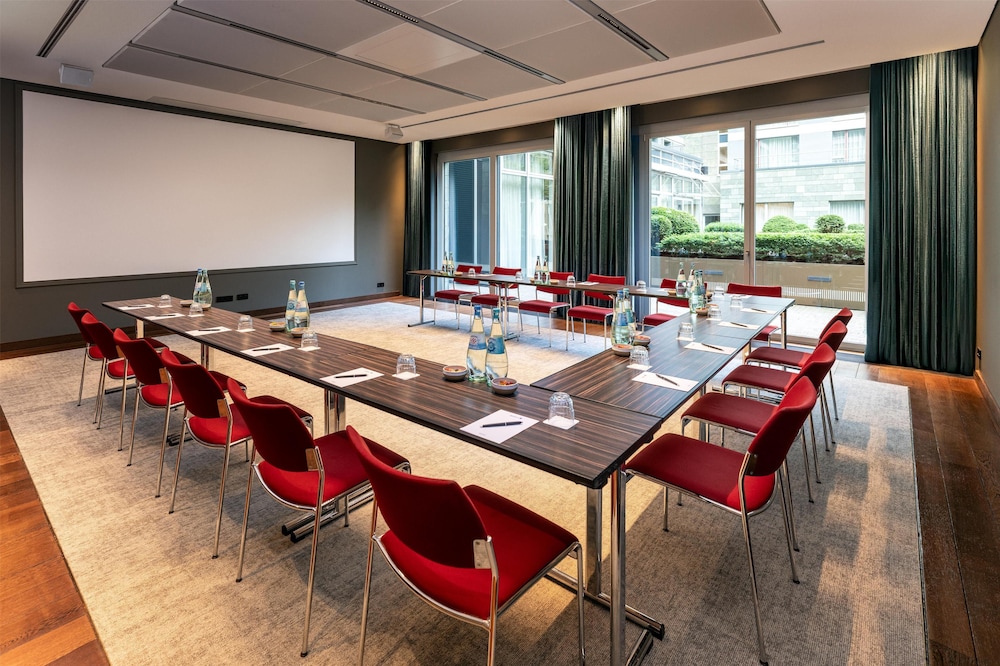 Radisson Blu Media Harbour Hotel Dusseldorf 56/68
