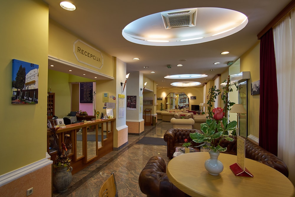 Hotel Vila Ruzica 33/64