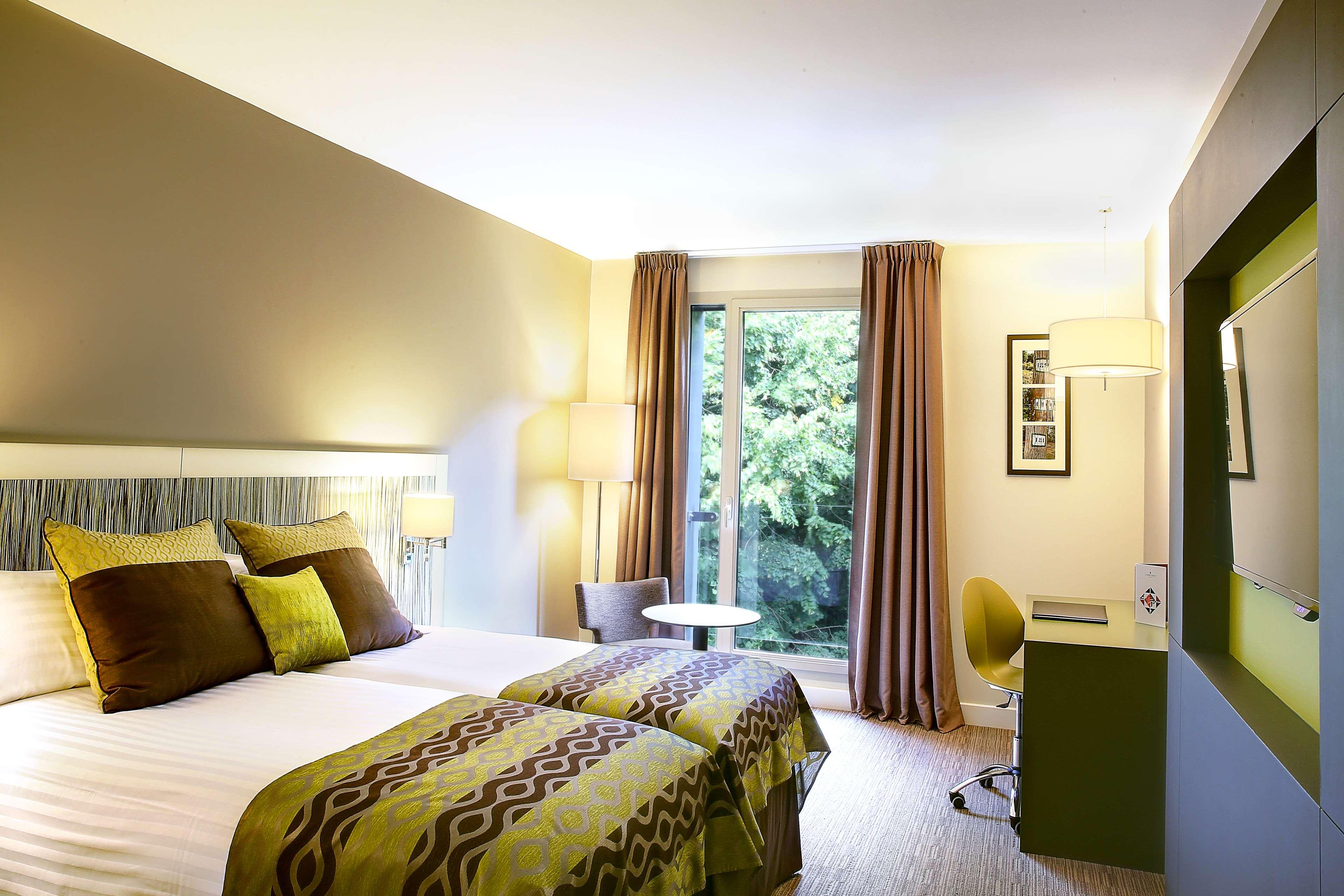 Standard, Twin Beds, Forest View