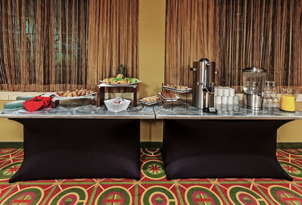 Holiday Inn Hotel And Suites Springfield I 44 56/77