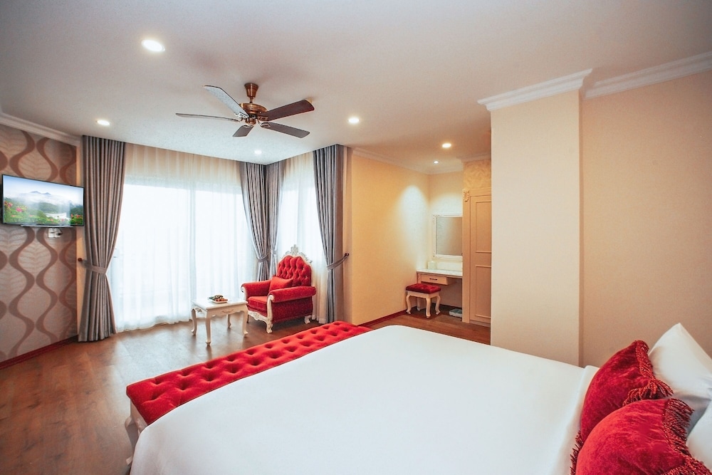 EXECUTIVE, SUITE