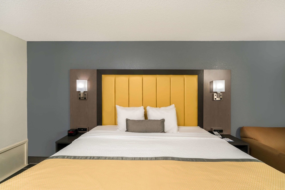 Baymont by Wyndham Franklin/Cool Springs 17/36