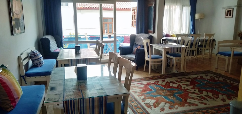 Urkmez Hotel 32/50