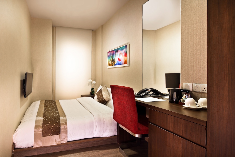 HOTEL CLOVER 5 HONGKONG STREET 19/37