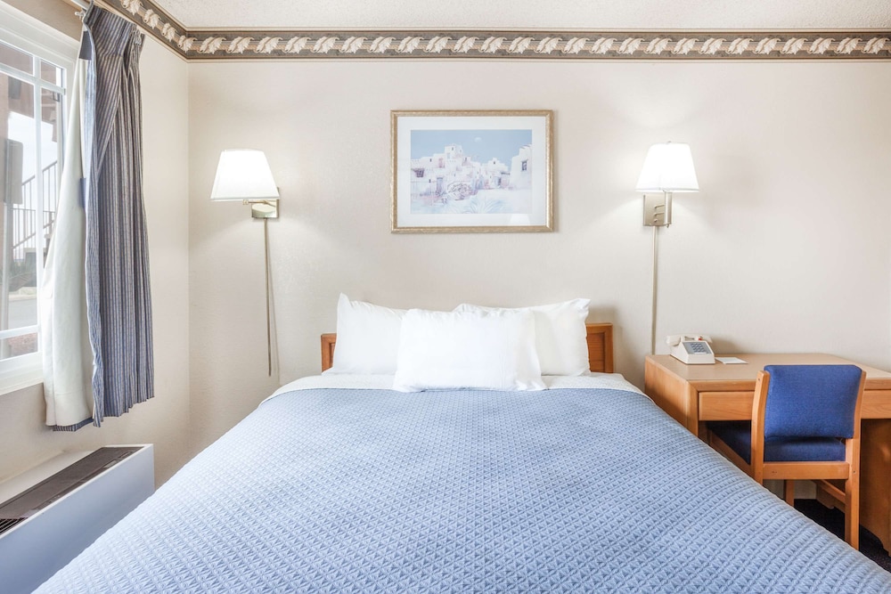 Days Inn by Wyndham Barstow 16/25