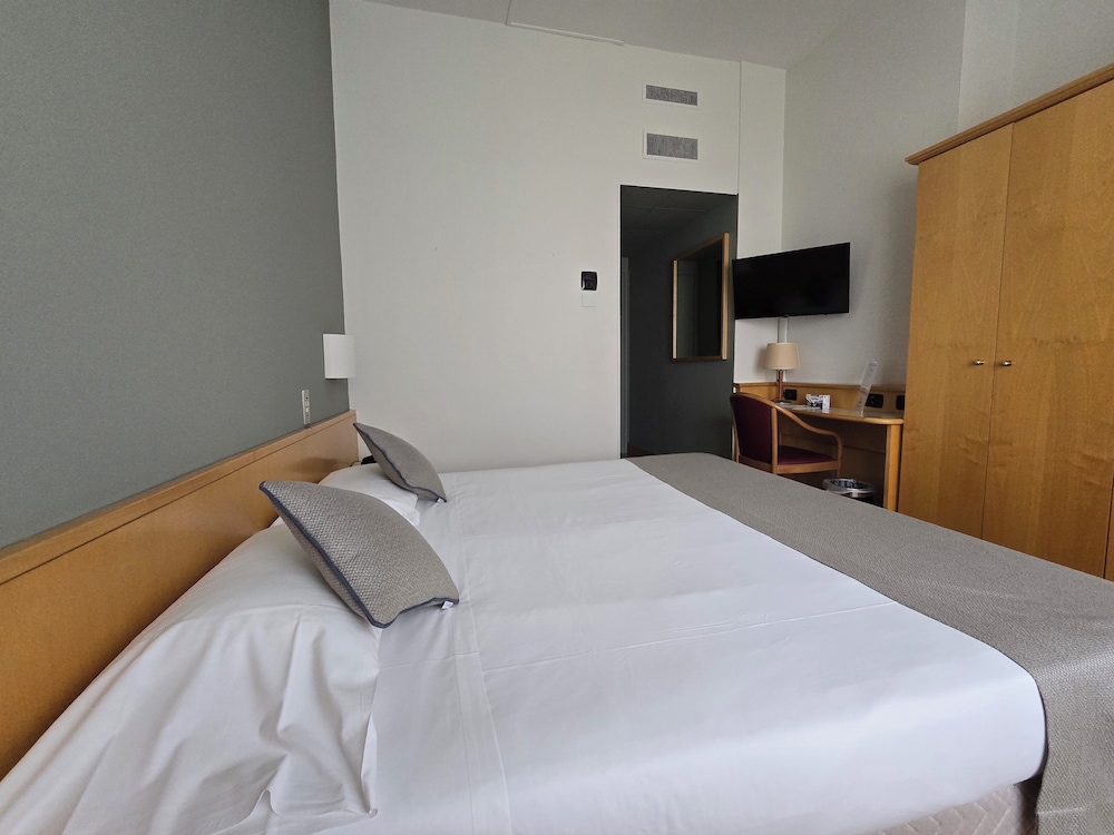 Sant Ambroeus Hotel 12/57