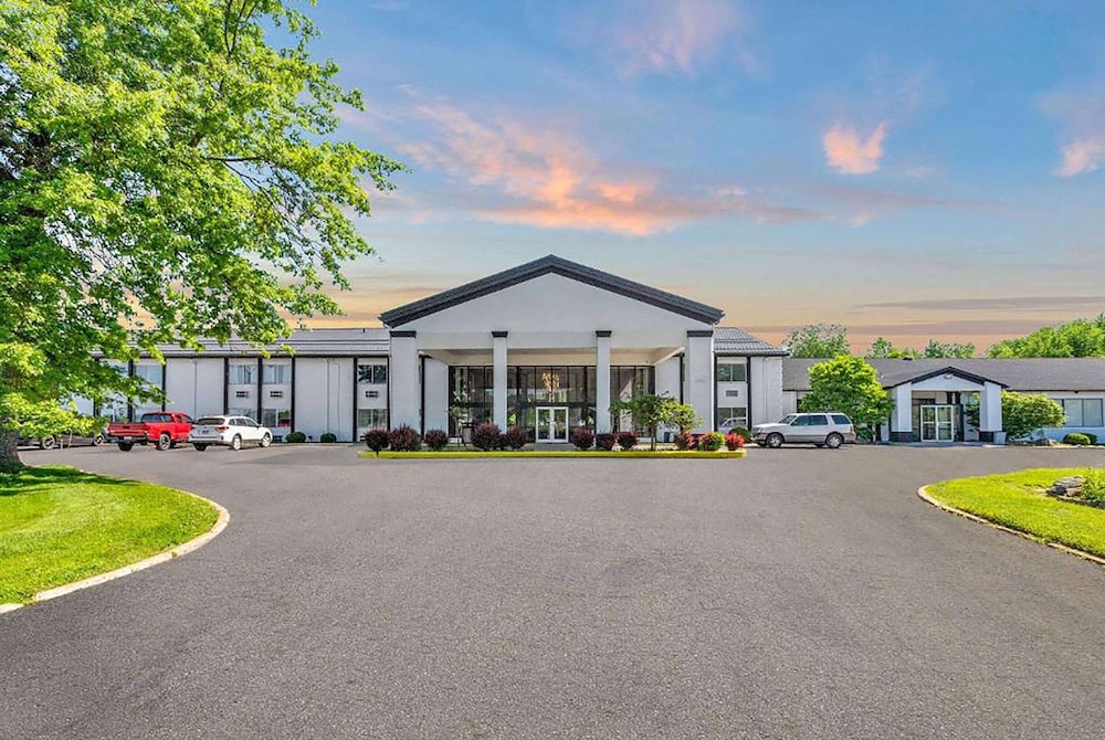 Days Inn By Wyndham Erie 34/39