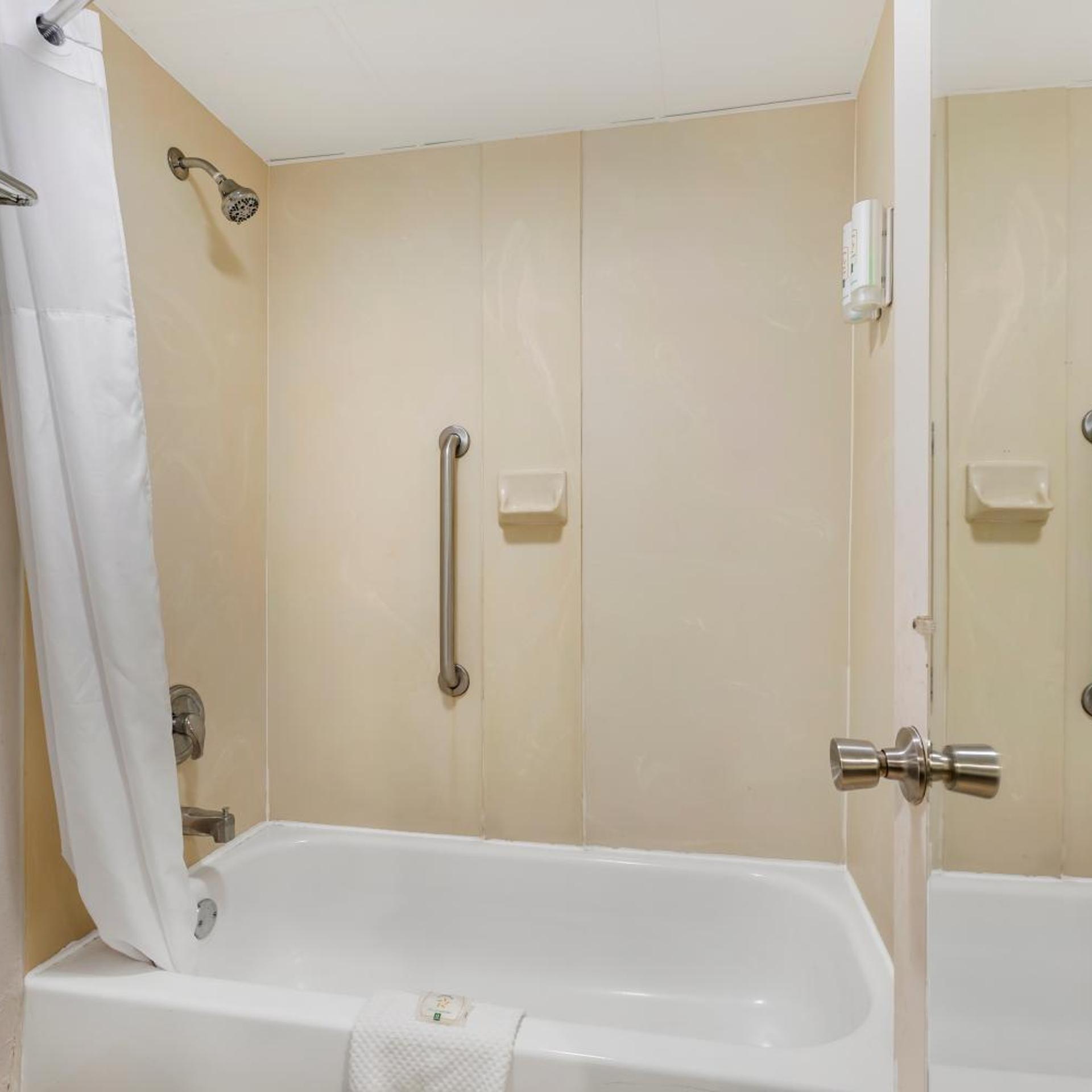 غرفة بسريرين كوين للمدخنين، Quality Inn & Suites Easley - Greenville 9/9