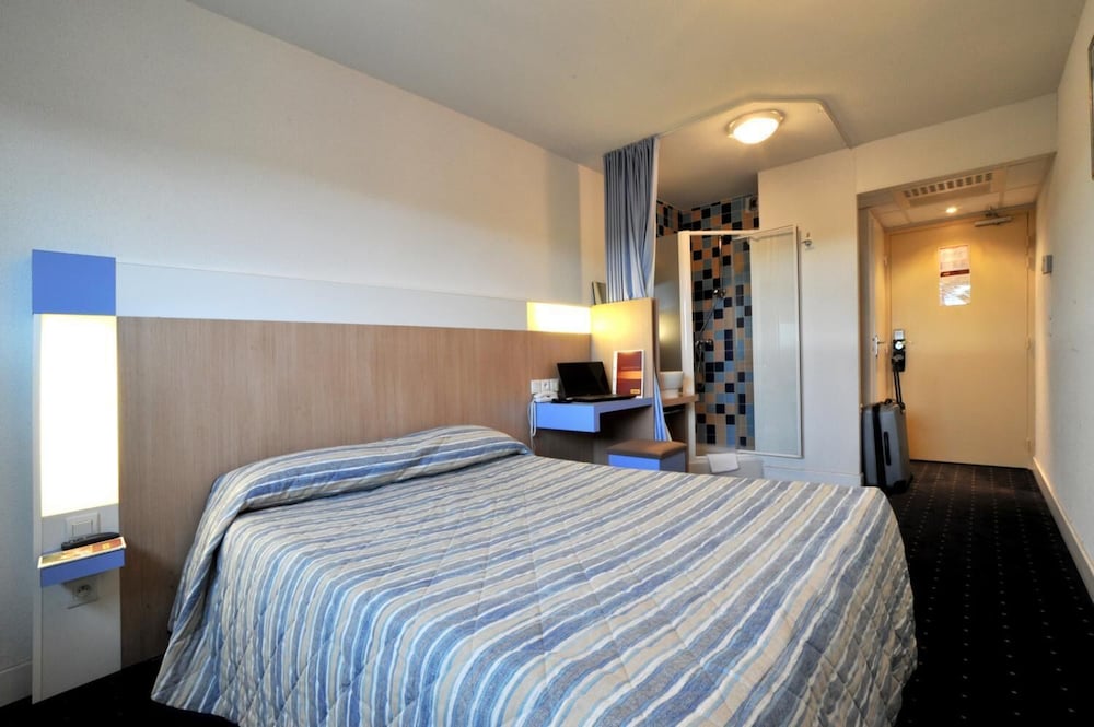 P'TIT DEJ-HOTEL MILLAU 4/31
