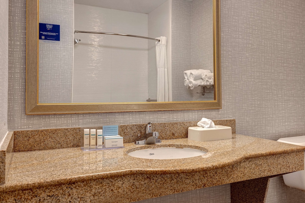 Hampton Inn Suites Galveston 28/68