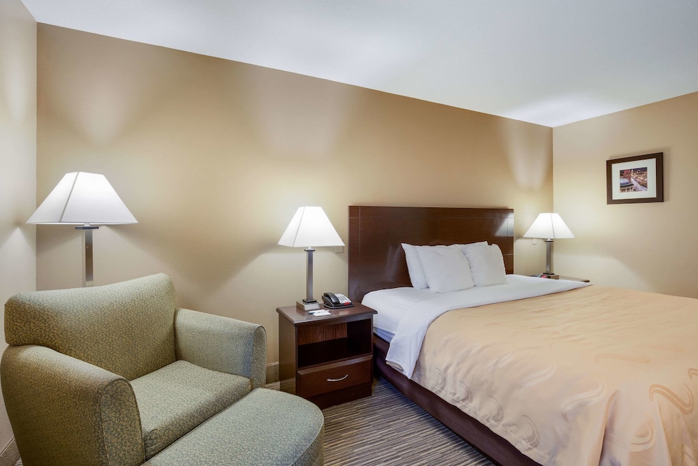 Quality Inn I-70 Near Kansas Speedway 11/45