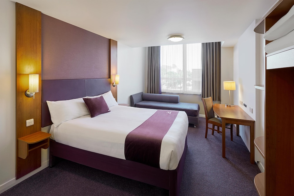 Premier Inn Swindon West 11/53
