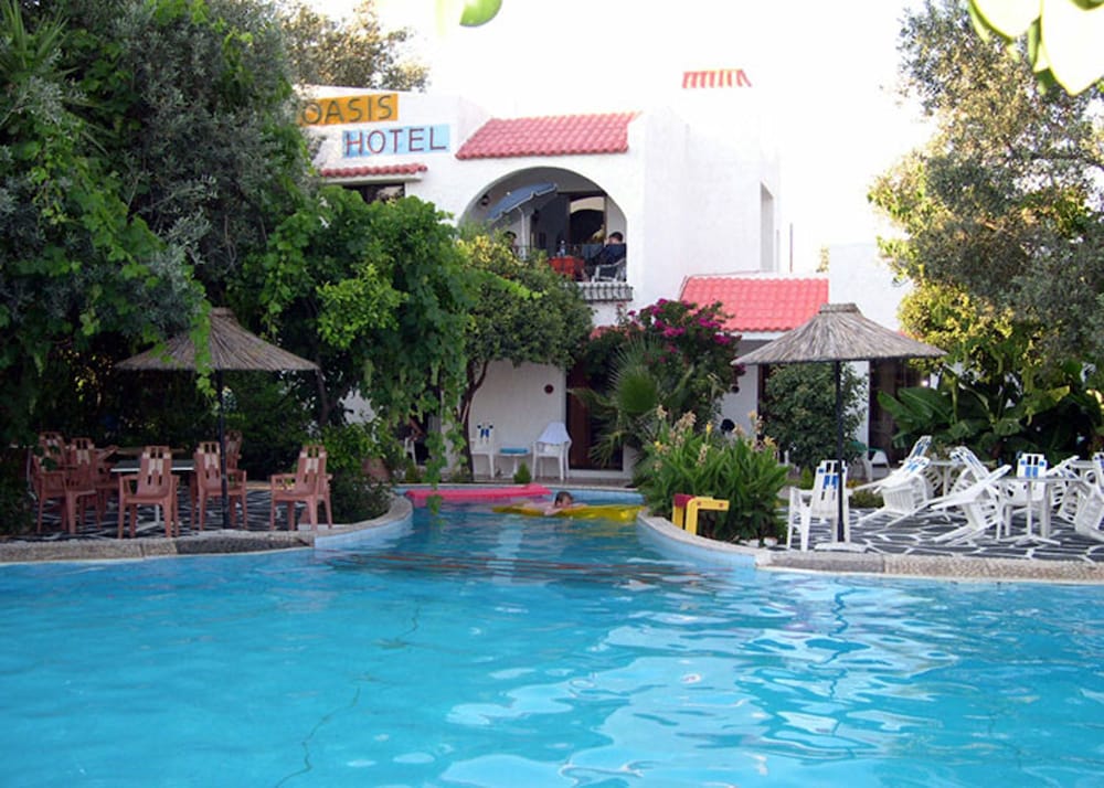 罗多斯绿洲平房酒店(Oasis Hotel Bungalows) 图片1