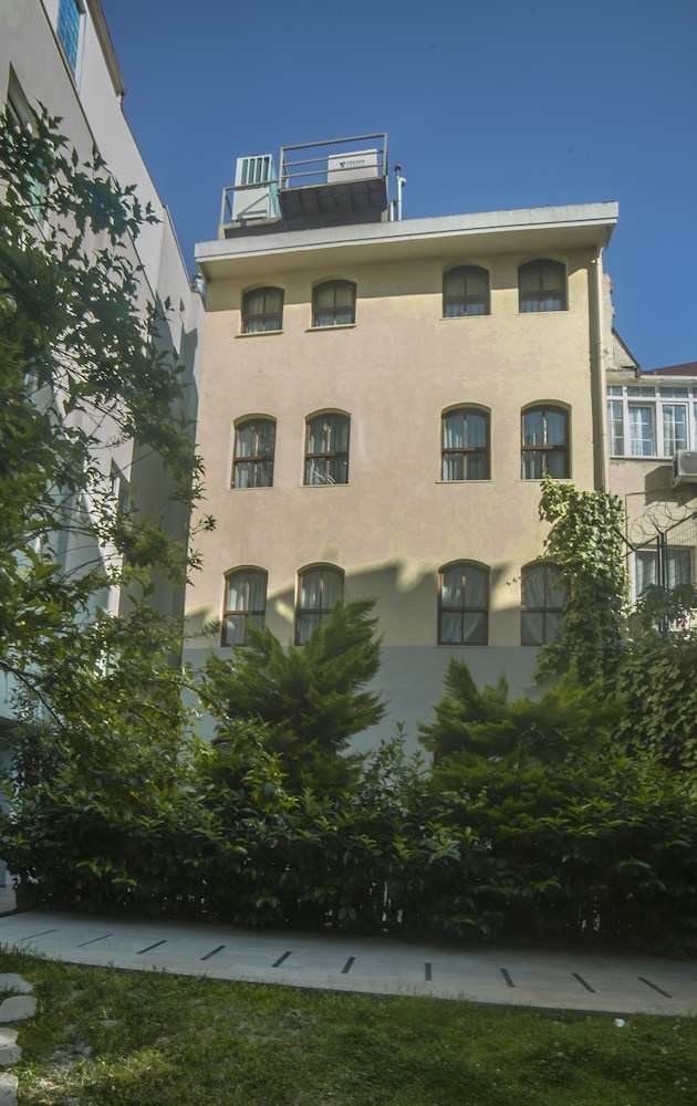 Sarnic Hotel and Sarnic Premier Hotel 44/50