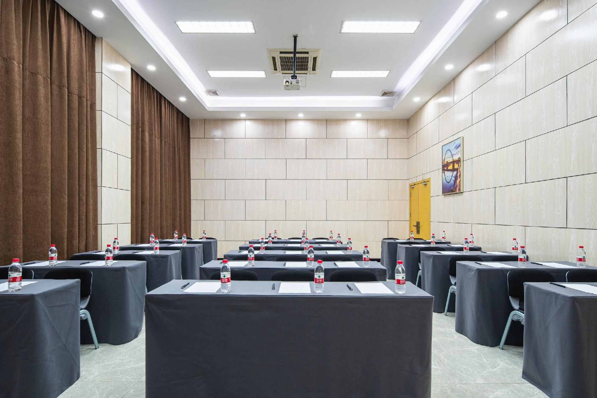 City Comfort Inn (Liuzhou Wanda Plaza) 48/54