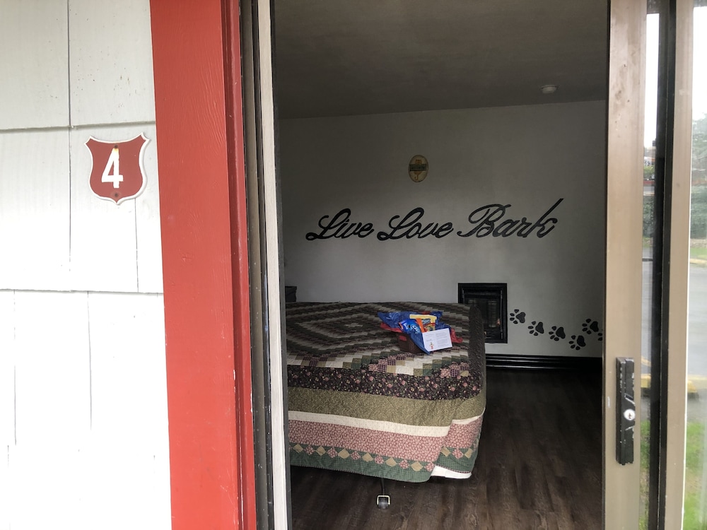 Lighthouse Inn 32/76
