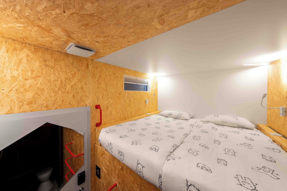 CABIN, DOUBLE BED, SHARED BATHROOM, HIGH FLOOR
