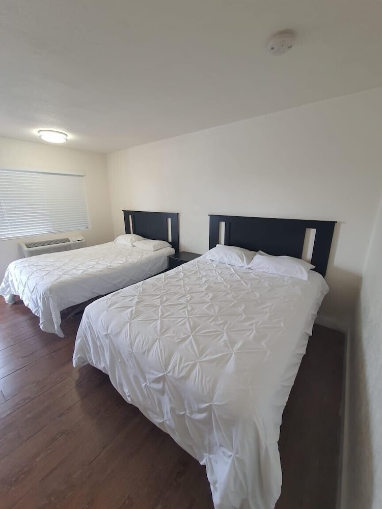 Ocotillo Apartments & Hotel 19/40
