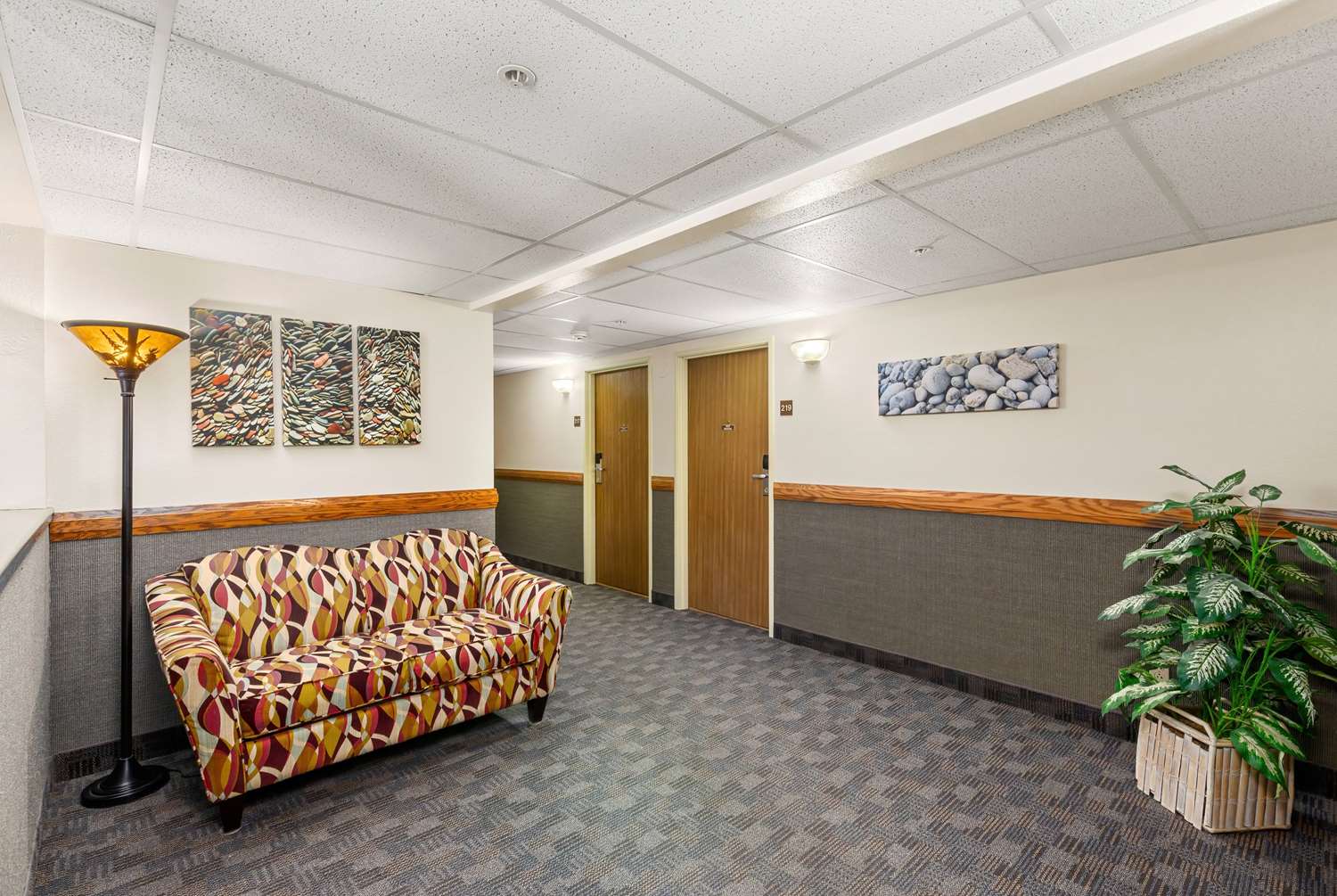 Days Inn By Wyndham Great Falls 6/35