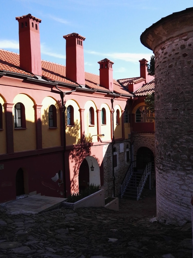 Viraggas Traditional Hotel 38/50