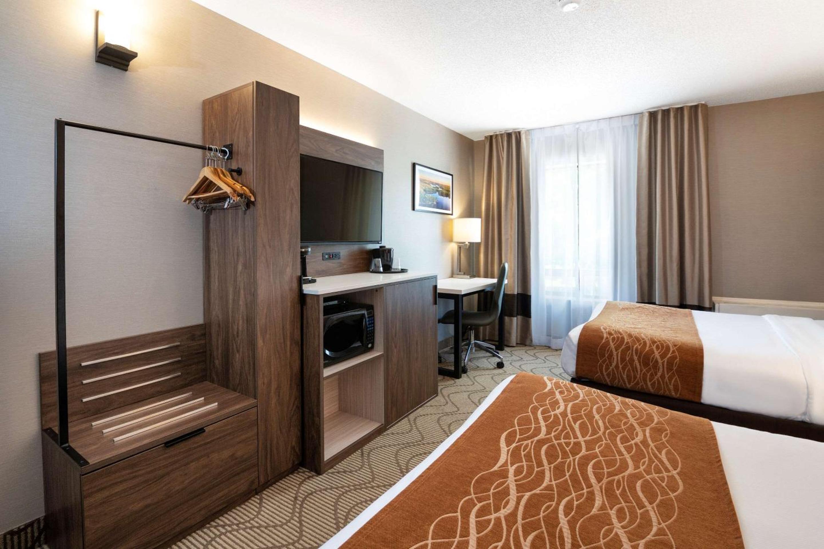 غرفة بسريرين مزدوجين في طابق مرتفع، Comfort Inn North Bay 5/7
