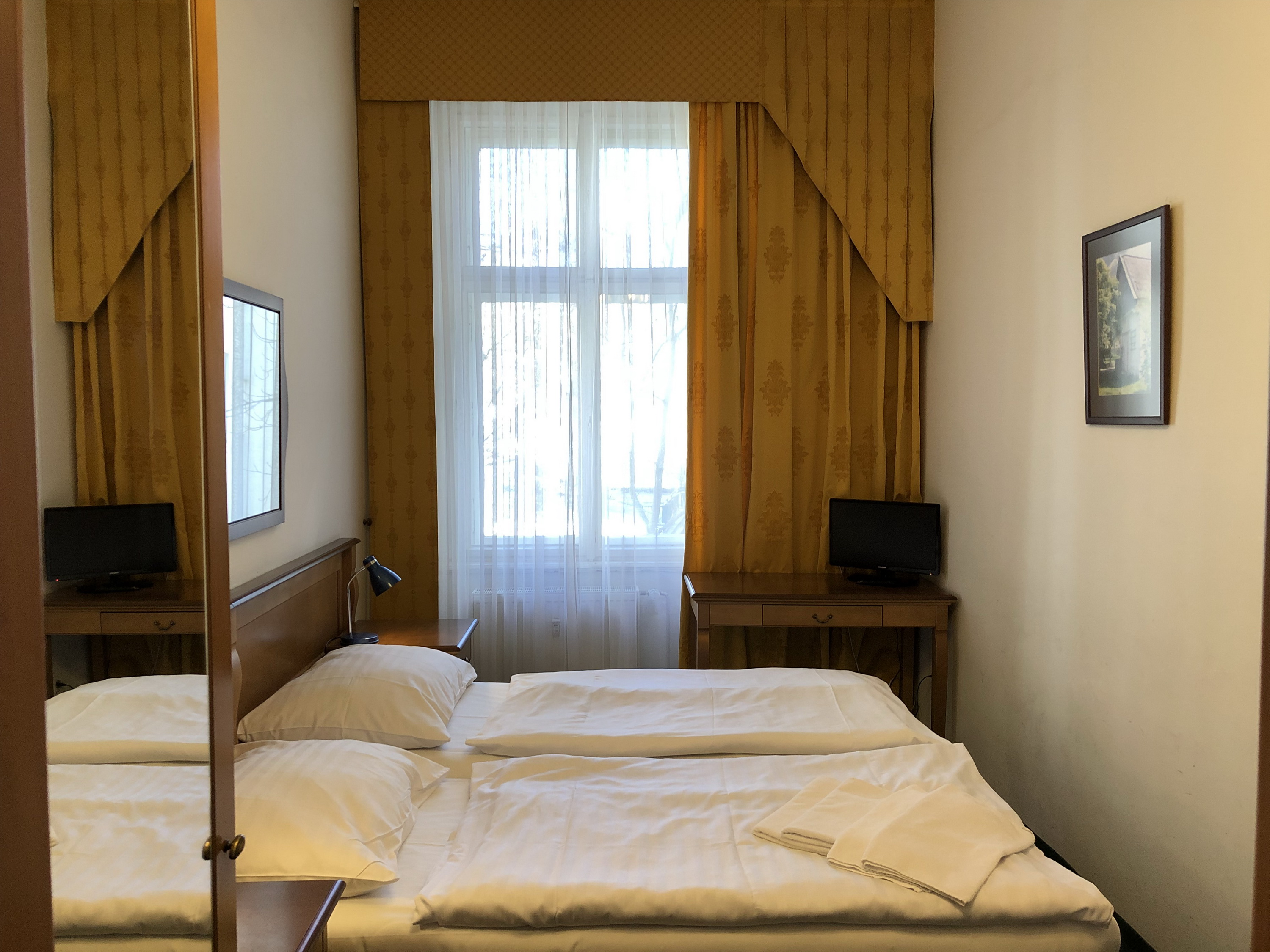 STANDARD, DOUBLE OR TWIN BED