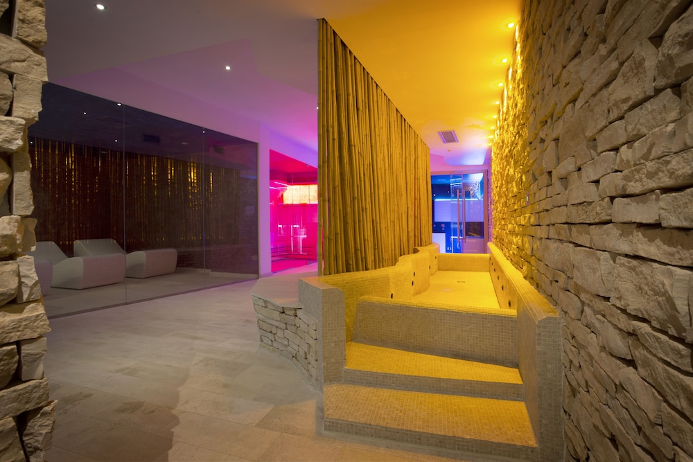 swimming pool spa