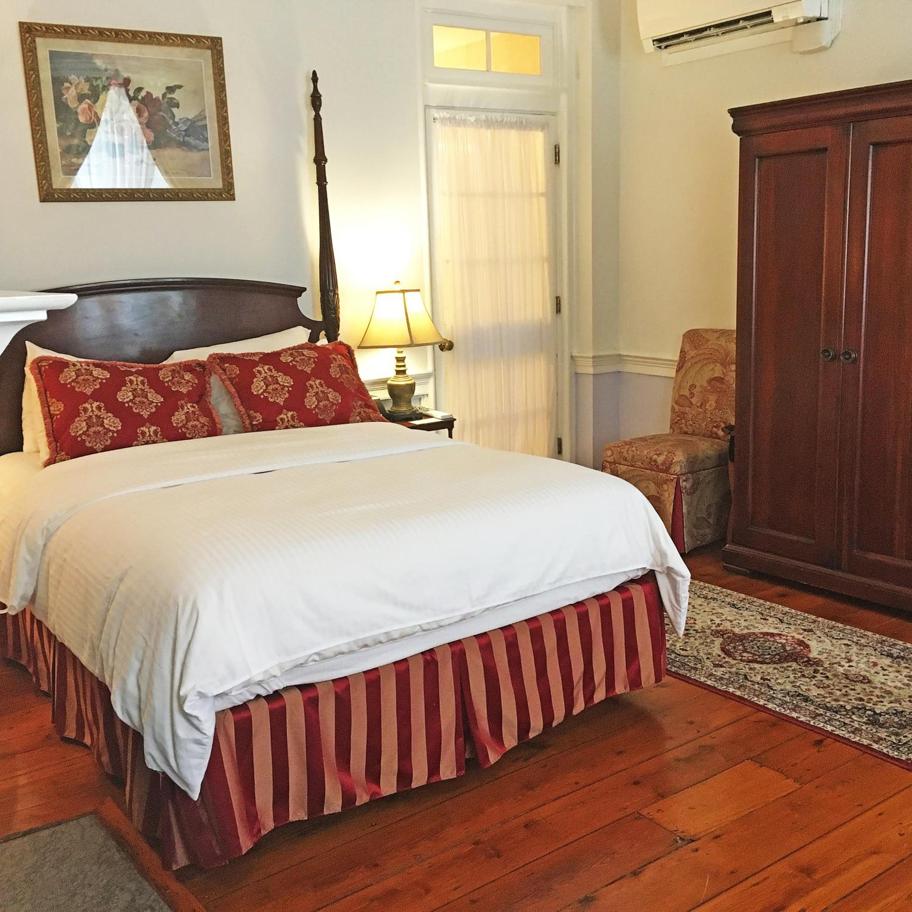 Luxury, Main House