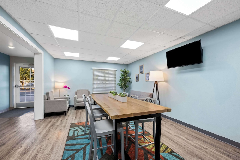 WoodSpring Suites Hobbs 29/36